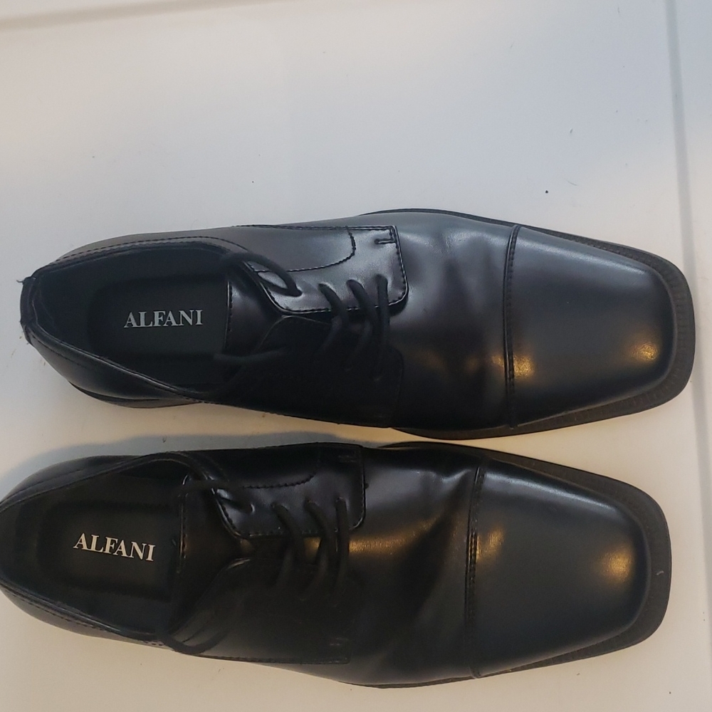 Mens black dress shoes, size 8, black